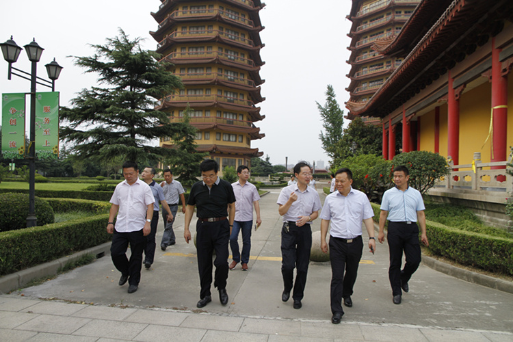 盐城市阜宁县代表团来东华塔陵园管理处参观考