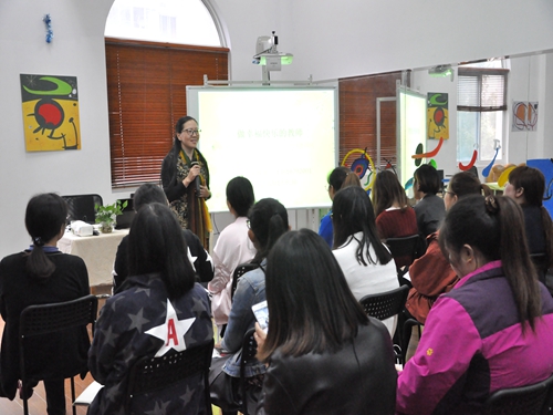 盘香沟社区:妇联家教大课堂之做幸福快乐的教