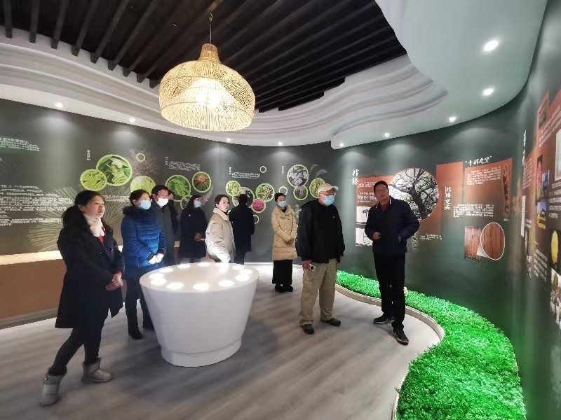 同心社区在职党员邵文建积极对接省科学技术馆,全过程参与五山自然